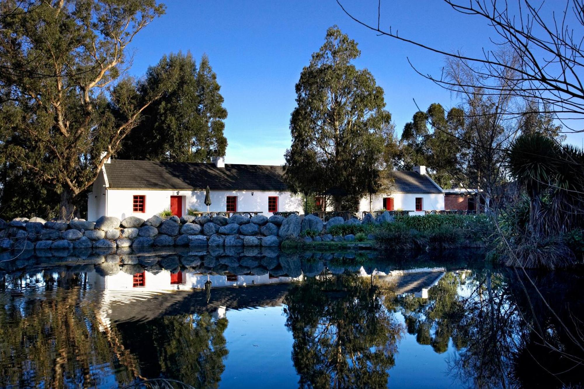 Donegal House Hotel Kaikoura Exterior photo